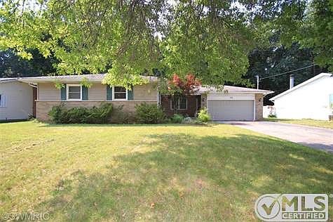 5th image of 706 N Dr W