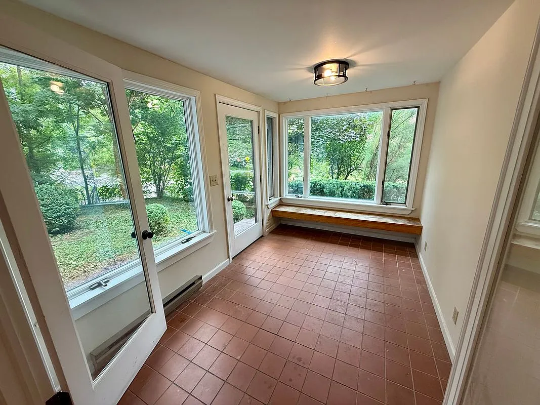 4 bed, 2.0 bath, 1751 sqft, $4,500 — Photo 4