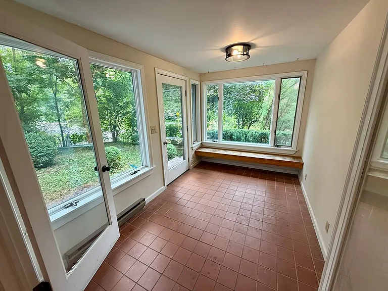 325 Highland Rd — Photo 4