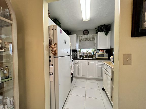4th image of 175 Sheffield #H