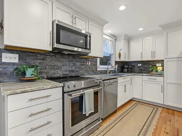 16 Sunset Drive, Atkinson, NH 03811