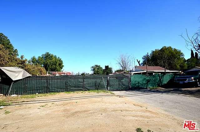 1st image of 9404 Lemona Ave