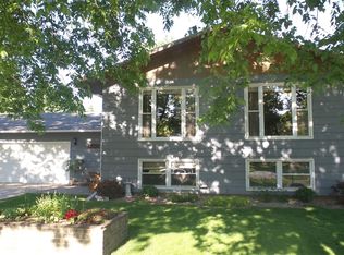 504 Henry Ave, Volga, SD 57071