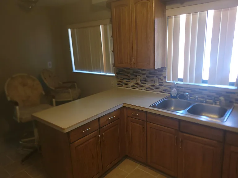 24011 Seneca St — Photo 6
