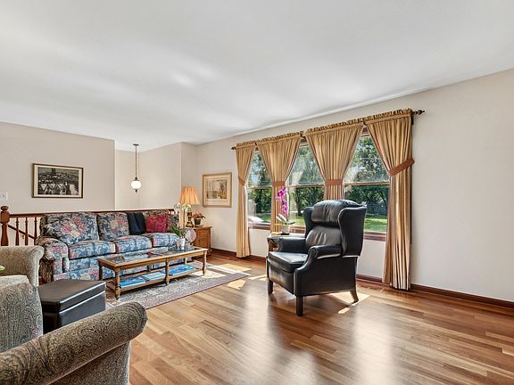 3rd image of 21272 W Burr Oak Ln