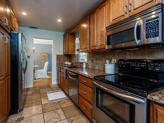 5th image of 1316 Newcastle Dr