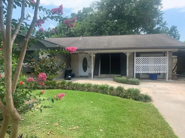 2831 Oleander Ln, Groves, TX 77619