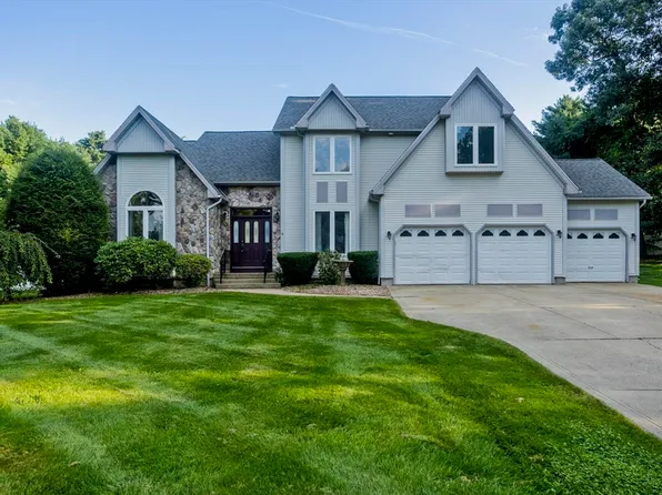 2 Cody Ln, Southwick, MA 01077