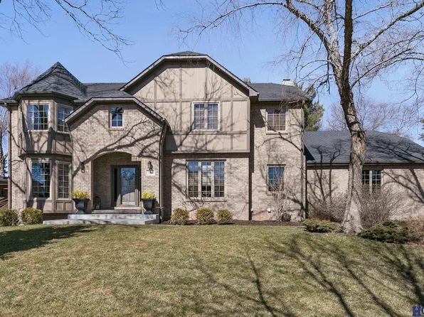 721 Cambrian Ct, Lincoln, NE 68510