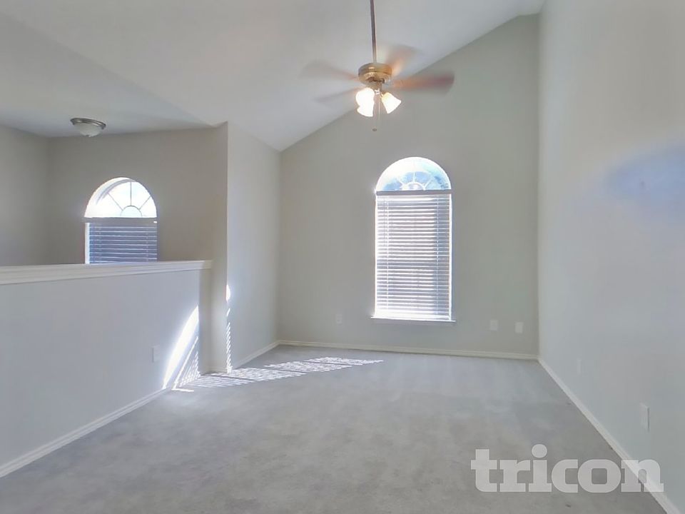 1st image of 2817 Laurel Hill Dr
