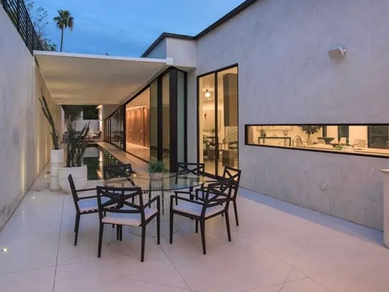 2084 Vine St — Photo 17