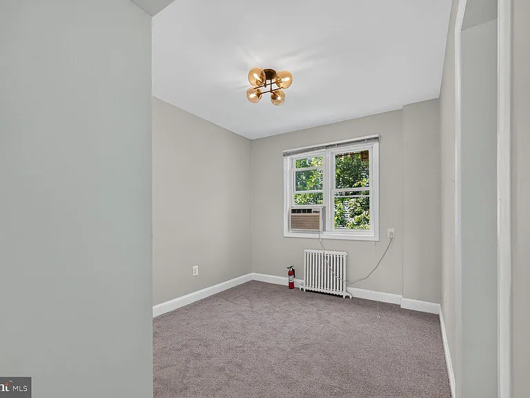 1410 N Quinn St #7 — Photo 6