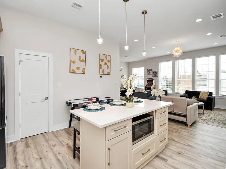 2401 Chapman St — Photo 13