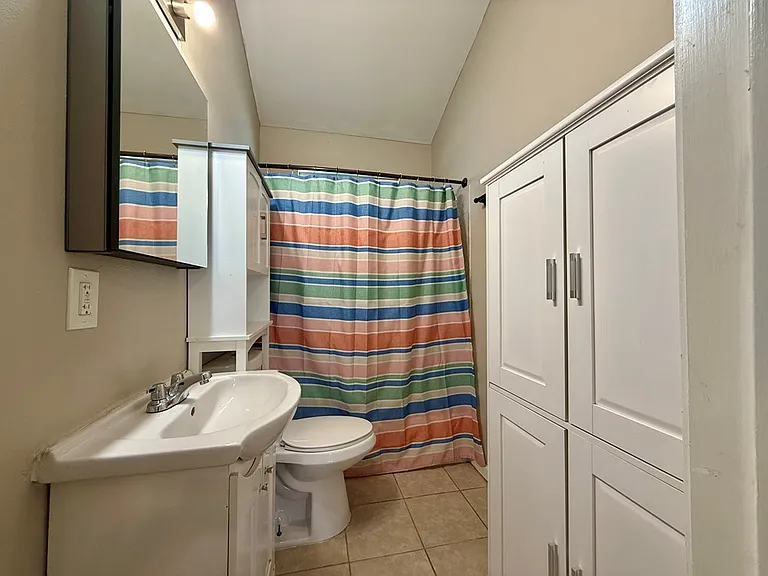 610 Burleson St — Photo 7