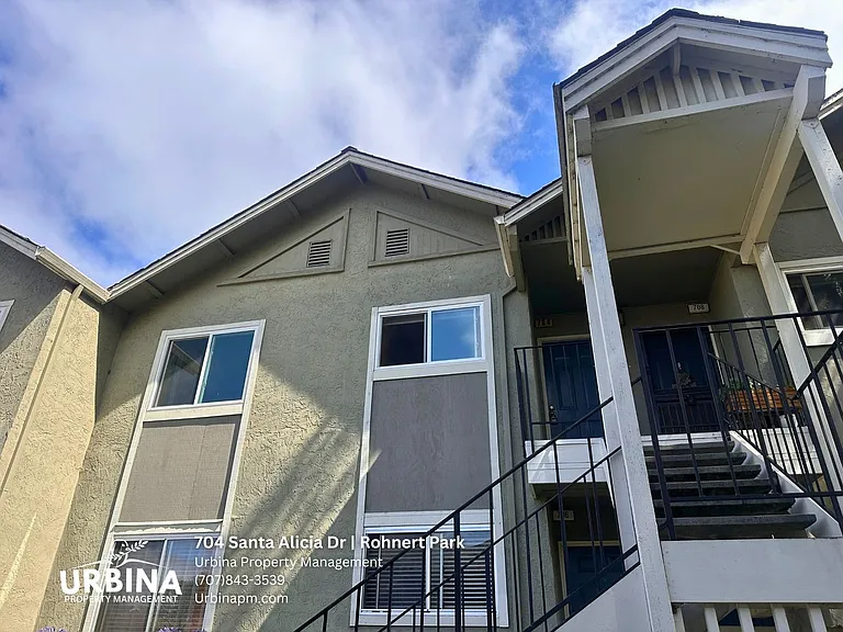 704 Santa Alicia Dr — Photo 1