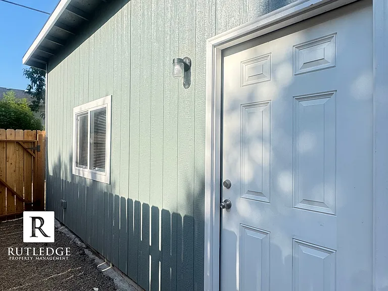 747 Dakota Ave — Photo 1