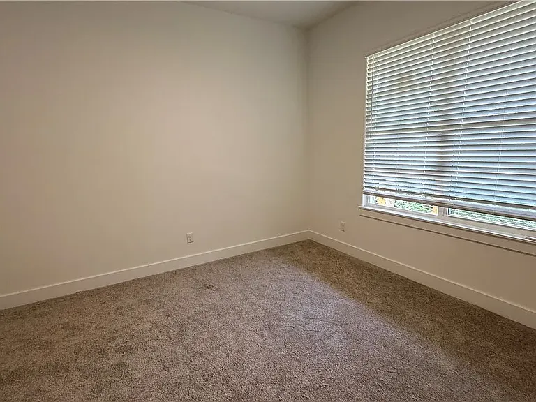 15 Skipton Dr — Photo 8