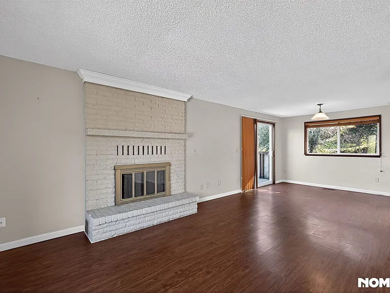 5615 S 141st St — Photo 3