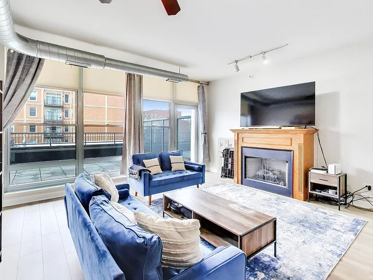 1200 W Monroe St #315 — Photo 4