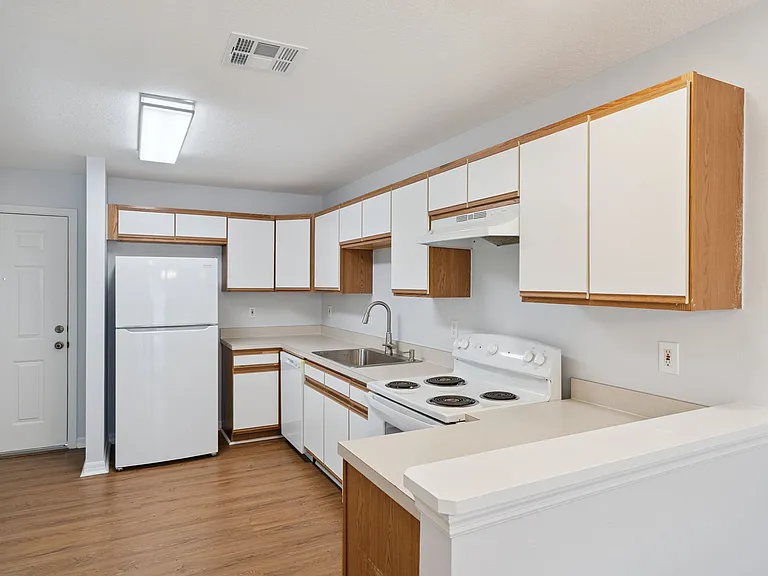 106 W Minneola St — Photo 6