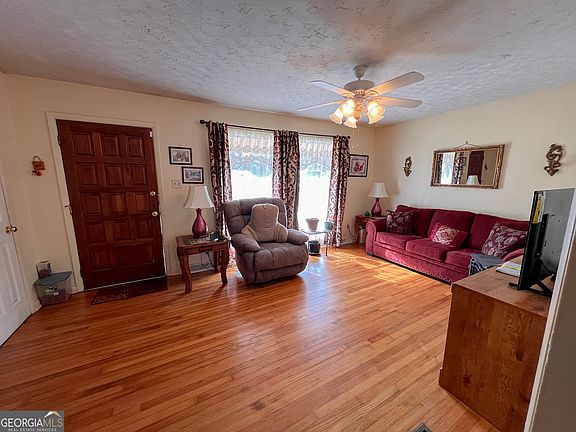 3rd image of 104 Ridgedale Dr