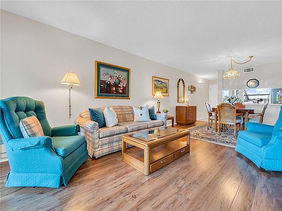 5th image of 6190 Willowpointe Cir #203