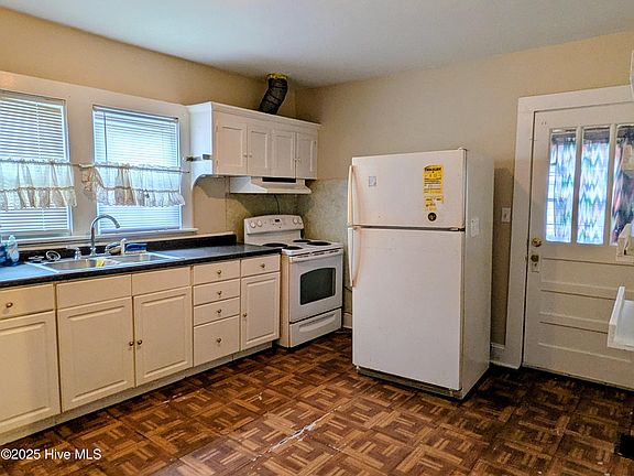 5th image of 1004 Ward Street