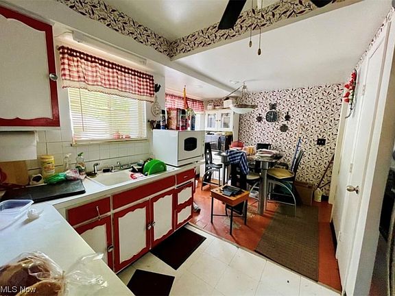 5th image of 2062 Deanwood St