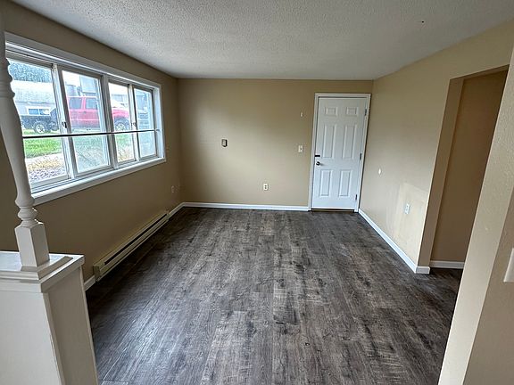 3rd image of 511 Railroad Ave #3