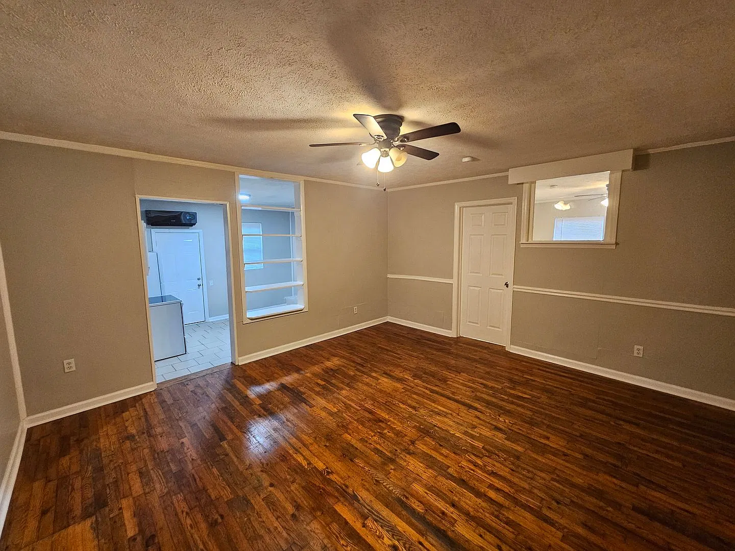 2 Bedroom 1 Bath Downstairs apartment in the heart of Maryville & available now! — Photo 4
