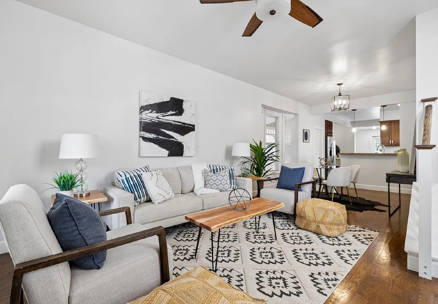 3 bed, 2.0 bath, 1426 sqft, $3,300 — Photo 3
