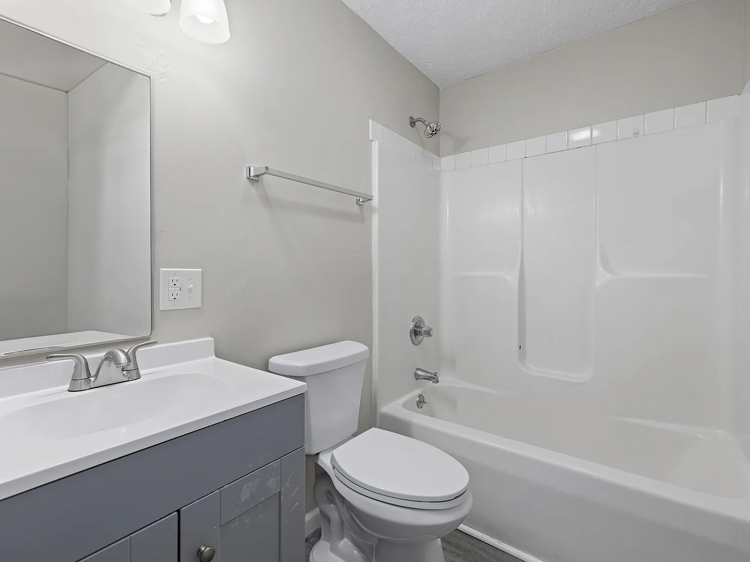 2 bed, 1100 sqft, $1,550 — Photo 4