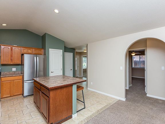 4th image of 555 Acacia Ave