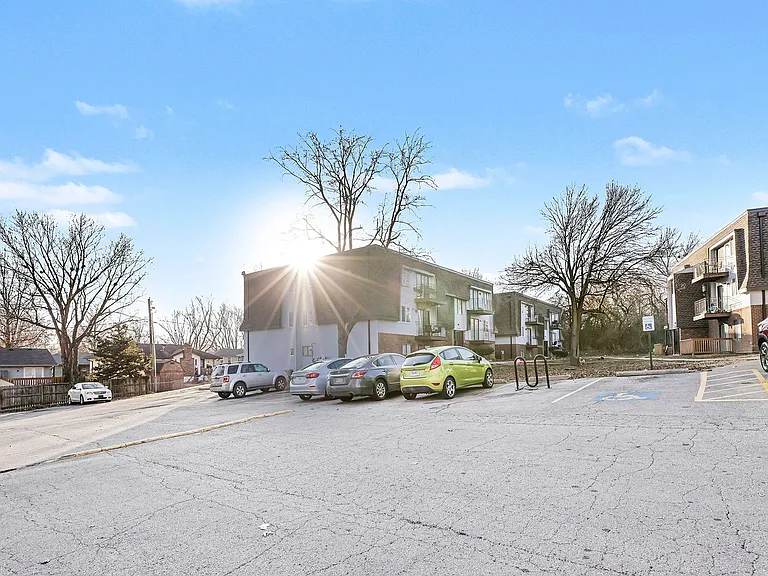 Stoneybrook Apartments — Photo 14