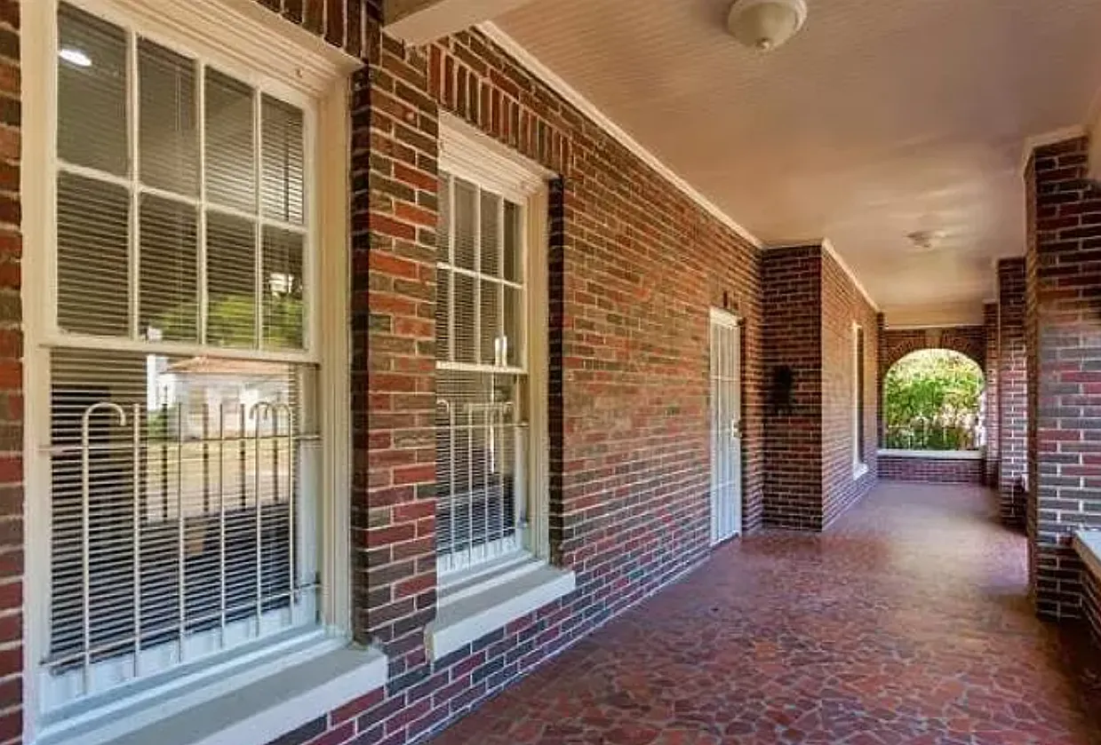 5 bed, 4000 sqft, $3,400 — Photo 2