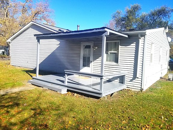 Covered side porch