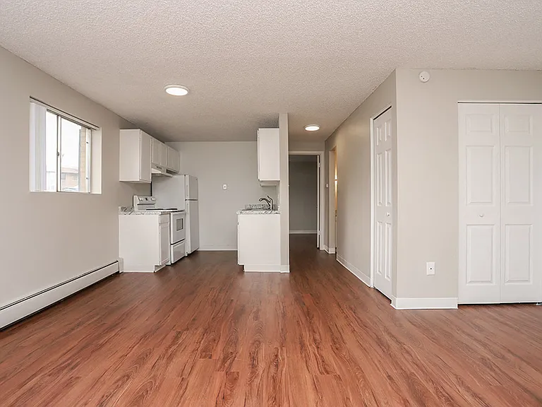 Greenway Apartments — Photo 28