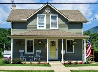 425 E Freedom Ave, Burnham, PA 17009