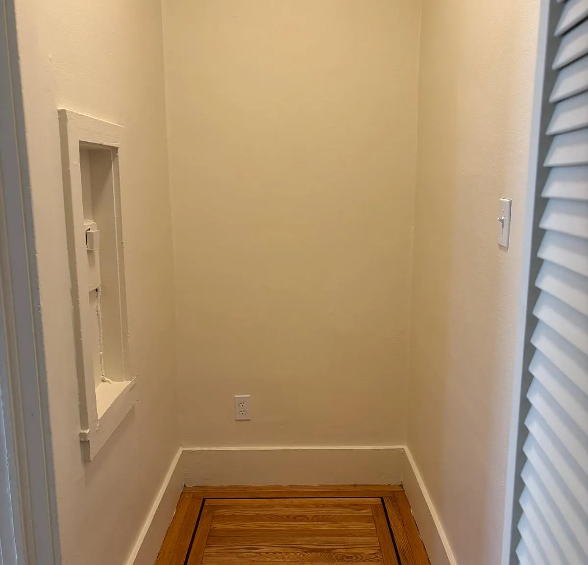 Studio, 300 sqft, $2,650 — Photo 4