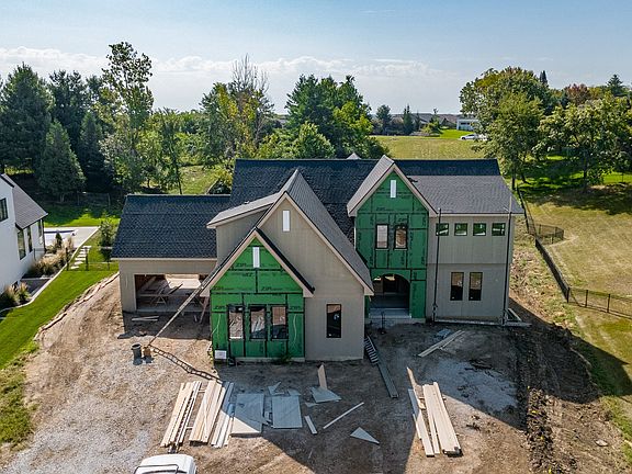 3rd image of 9468 Treehaven Ct
