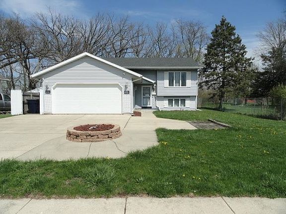 4th image of 468 W Delavan Dr