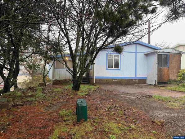 252 NW 20th St, Newport, OR 97365