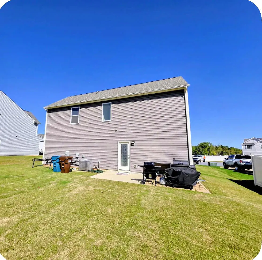 3 bed, 2.5 bath, 1658 sqft, $2,200 — Photo 2