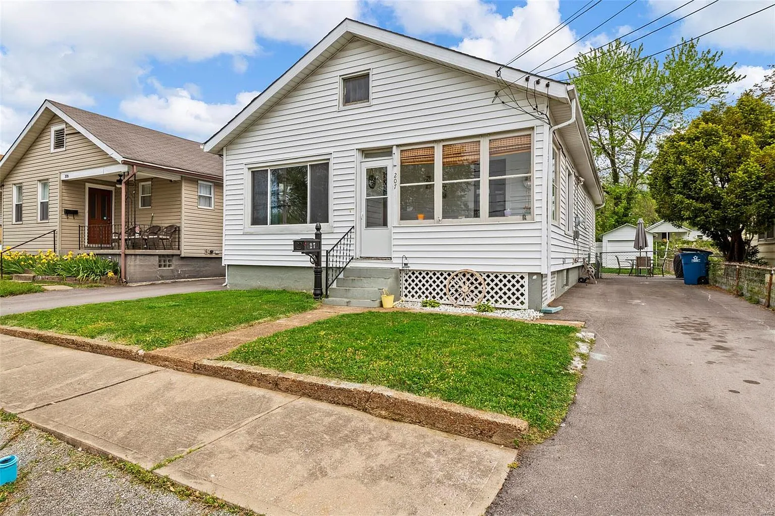 207 W Loretta Ave photo 1