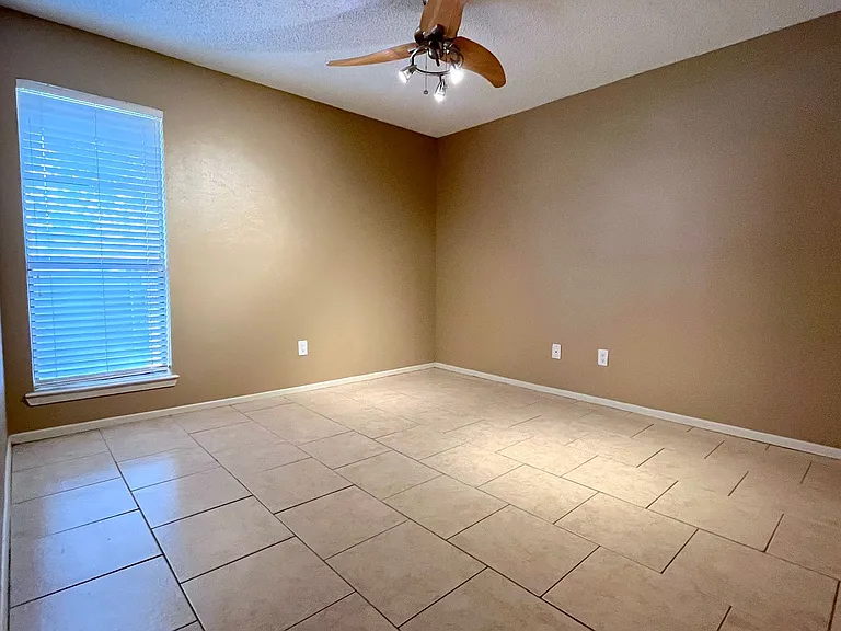 1901 Holleman Dr W #209 — Photo 8