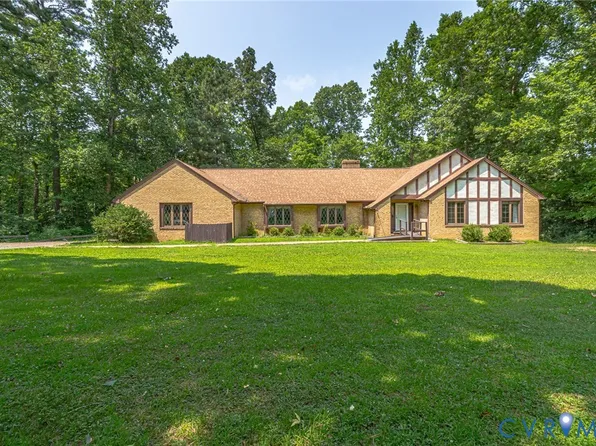901 Oak Ln, Kilmarnock, VA 22482