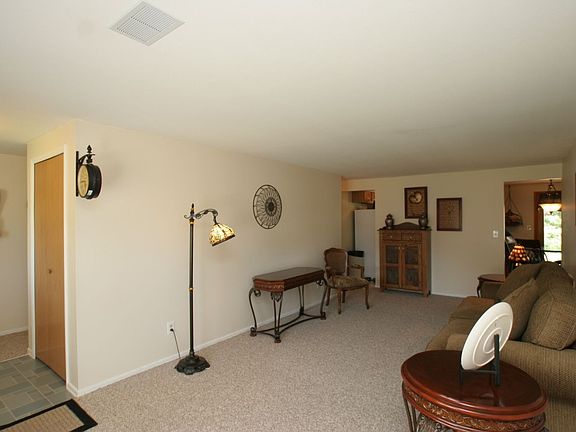 3rd image of 5801 Tyndale Ct