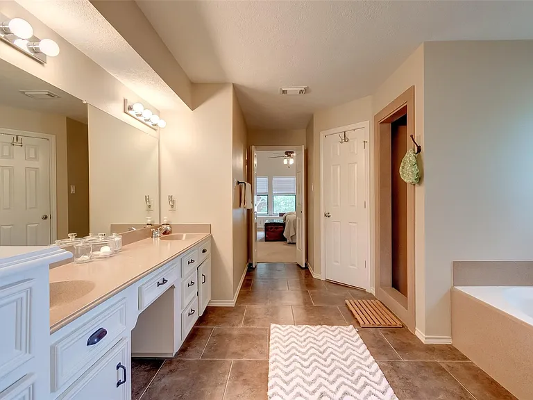 13011 Finch Brook Dr — Photo 42