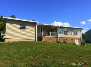 97 Virginia Loop Ln, Hendersonville, NC 28792