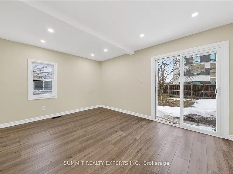 35 Court St N — Photo 18